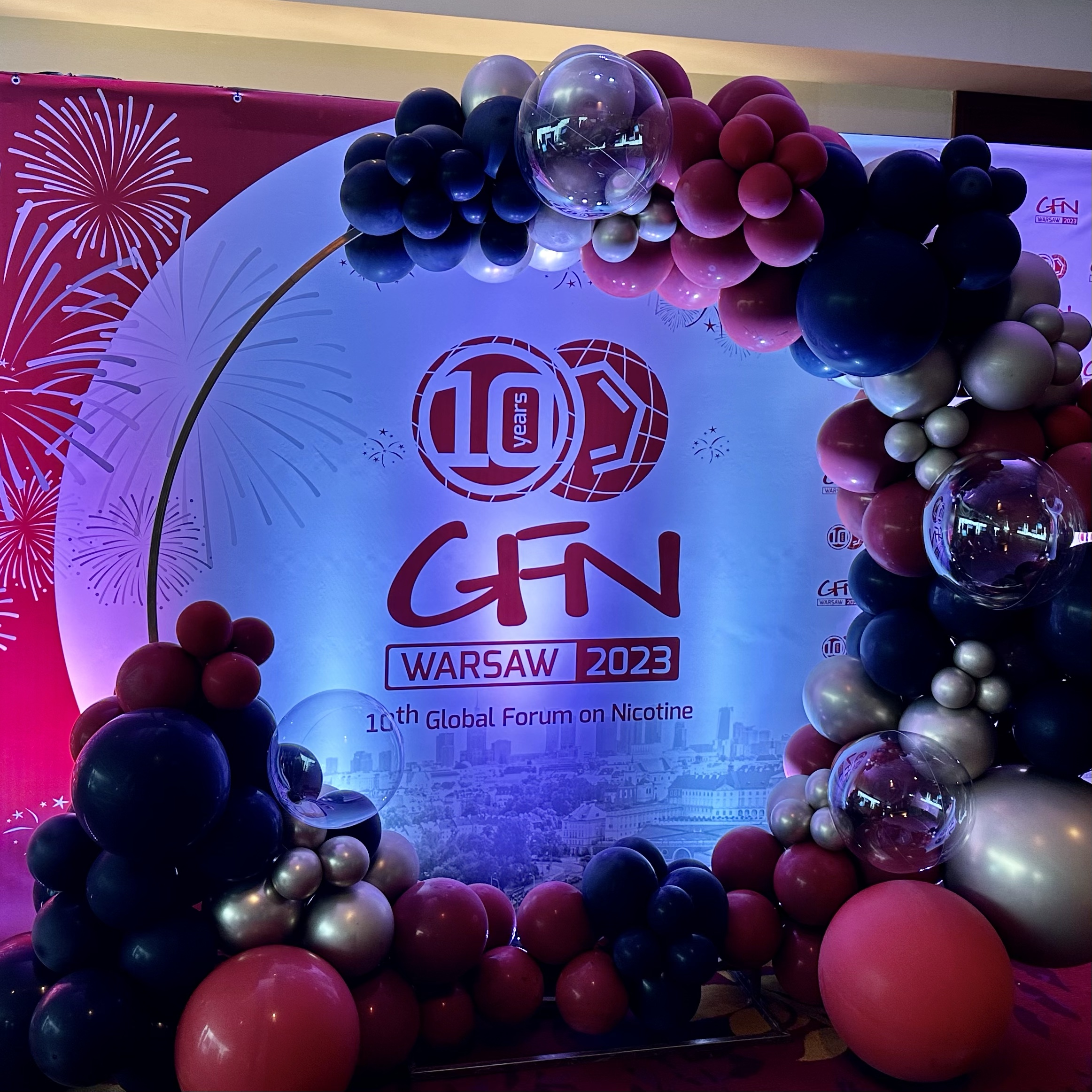 10th Global Forum on Nicotine banner with balloons